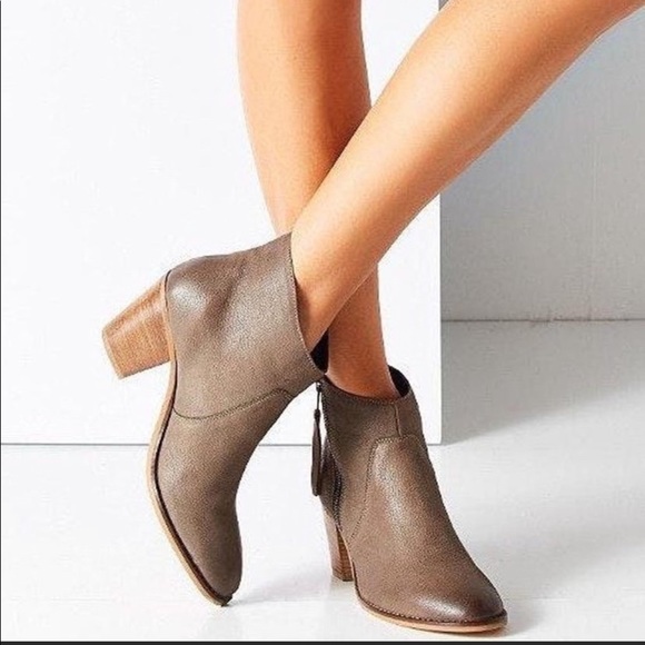 Urban Outfitters Shoes - Urban Outfitters Faye Leather Ankle Booties